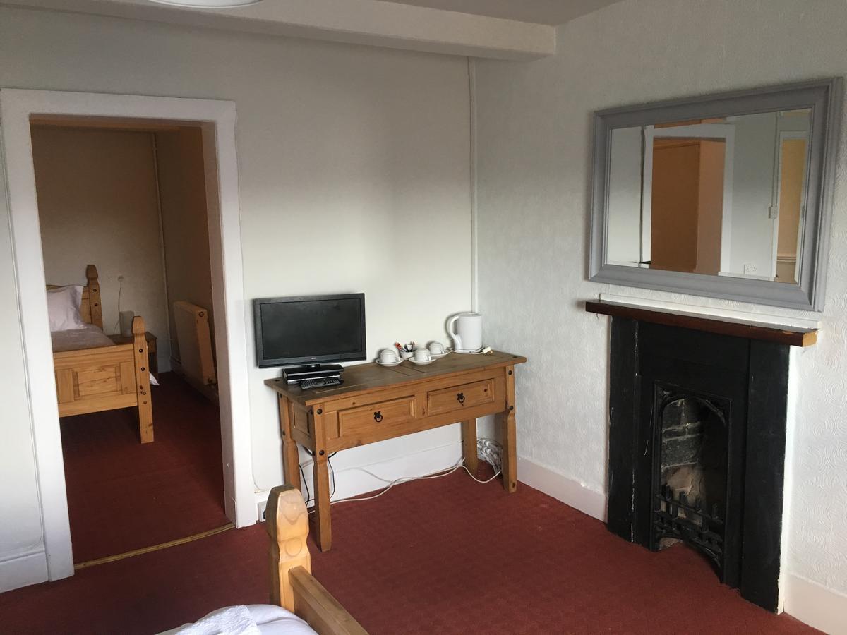 The Cross Keys Hotel Llanymynech Extérieur photo