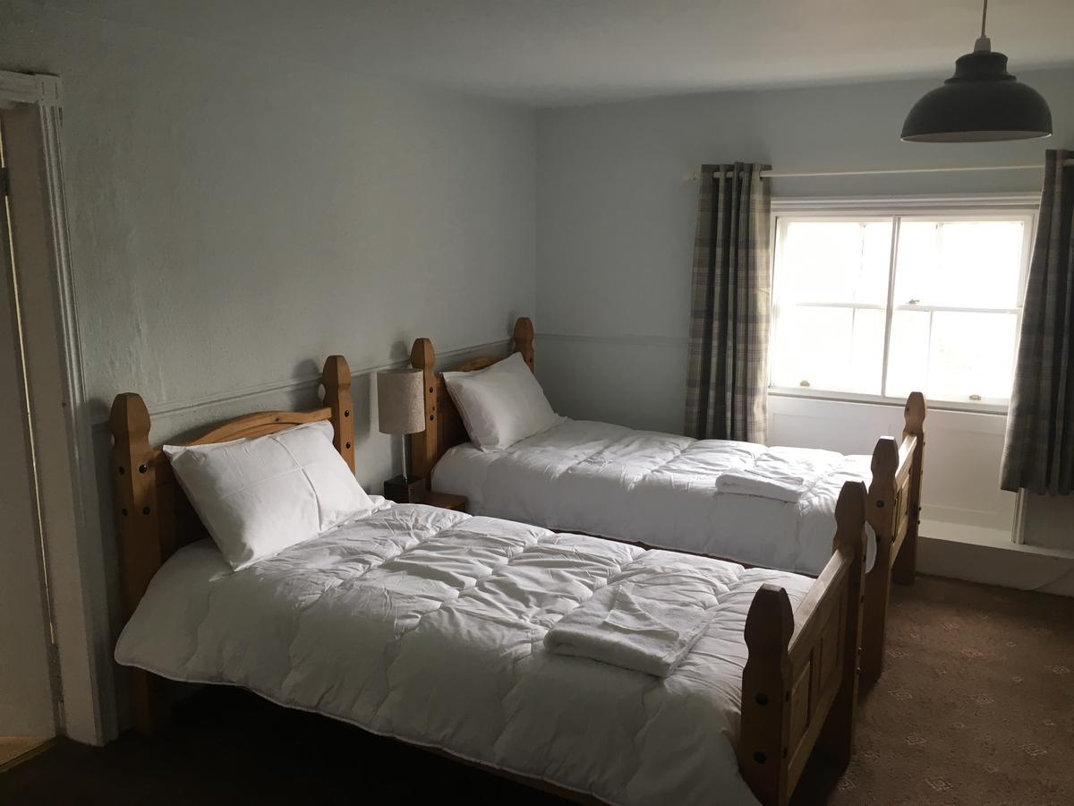 The Cross Keys Hotel Llanymynech Extérieur photo