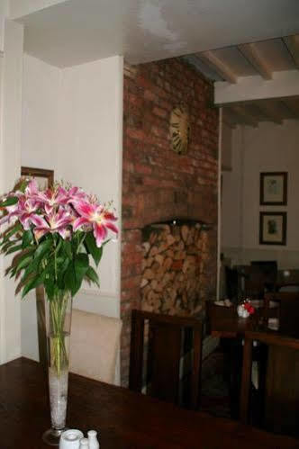 The Cross Keys Hotel Llanymynech Extérieur photo